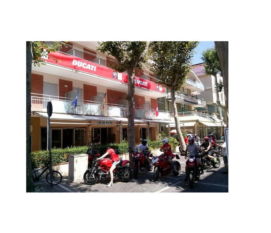 Hotel Arno Misano Adriatico Buitenkant foto