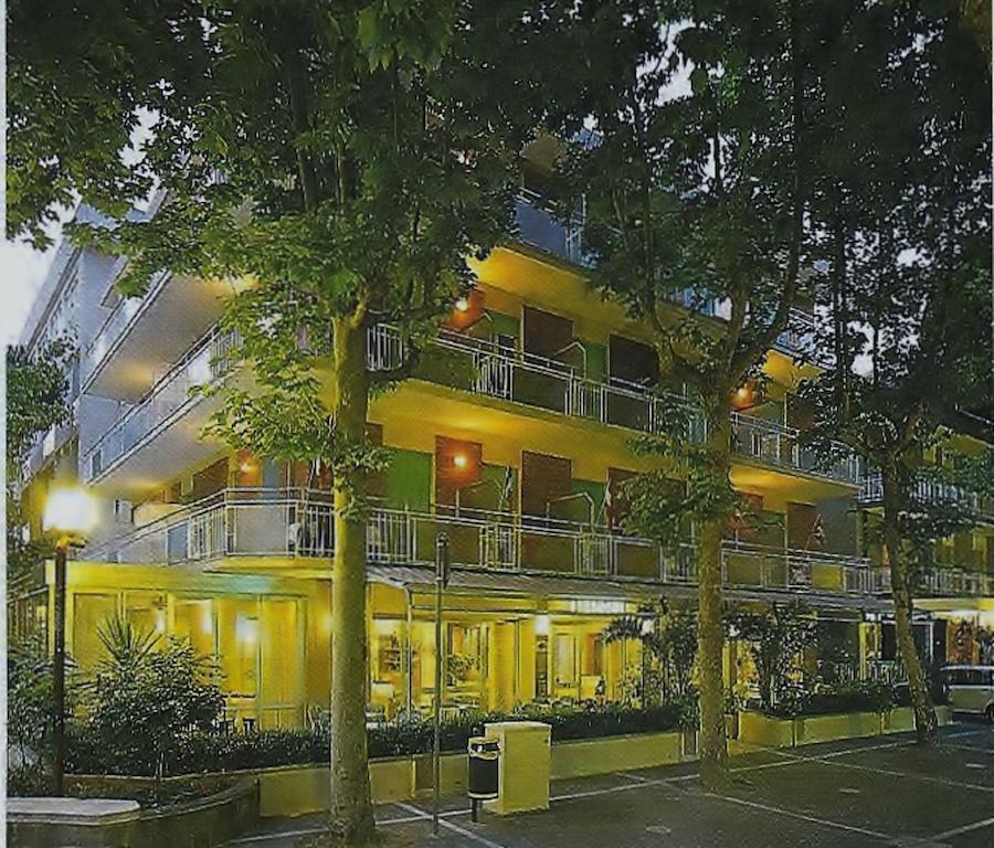 Hotel Arno Misano Adriatico Buitenkant foto