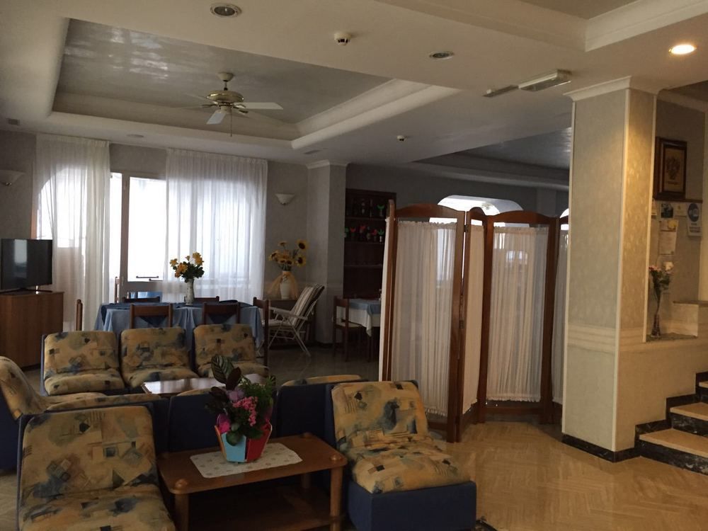 Hotel Arno Misano Adriatico Buitenkant foto