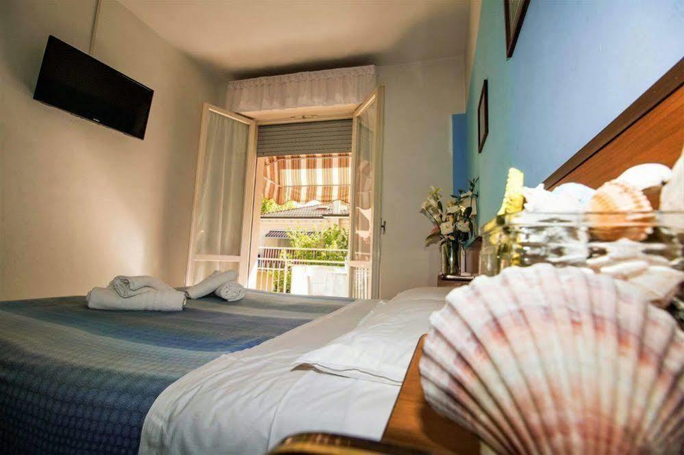 Hotel Arno Misano Adriatico Buitenkant foto