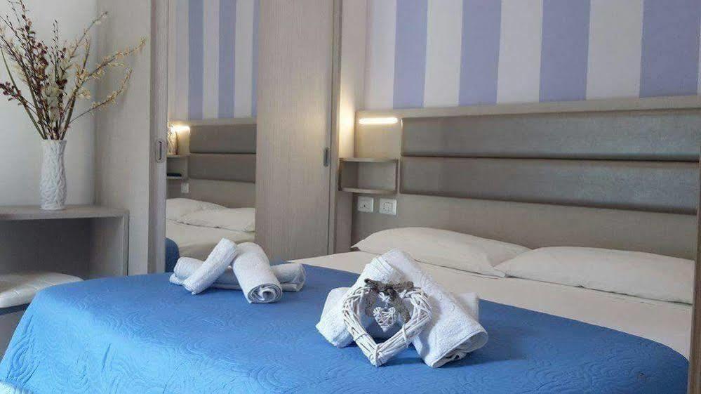 Hotel Arno Misano Adriatico Buitenkant foto