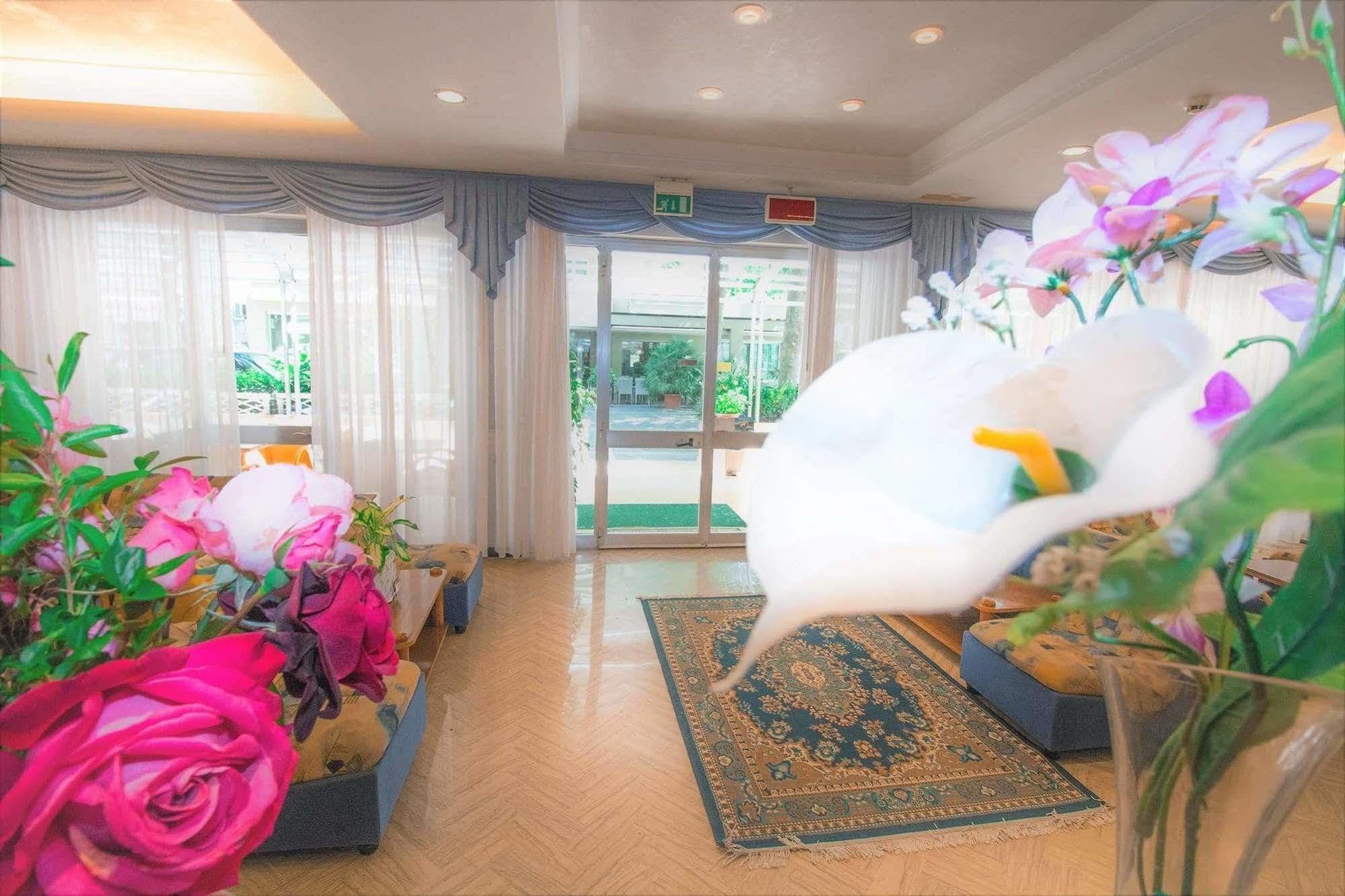 Hotel Arno Misano Adriatico Buitenkant foto
