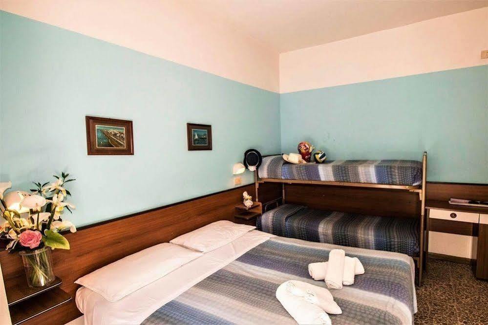 Hotel Arno Misano Adriatico Buitenkant foto