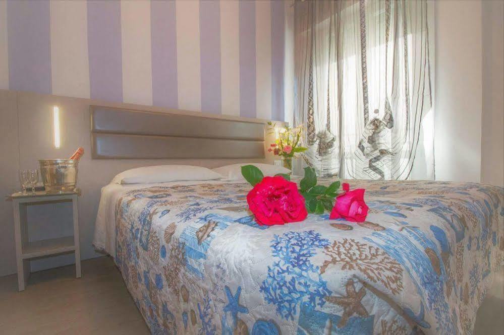 Hotel Arno Misano Adriatico Buitenkant foto