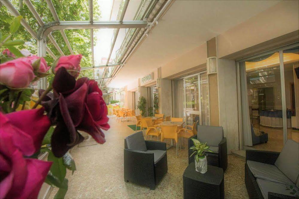 Hotel Arno Misano Adriatico Buitenkant foto