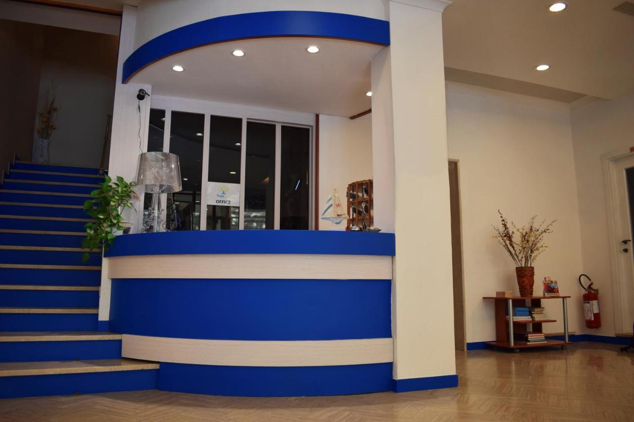 Hotel Arno Misano Adriatico Buitenkant foto