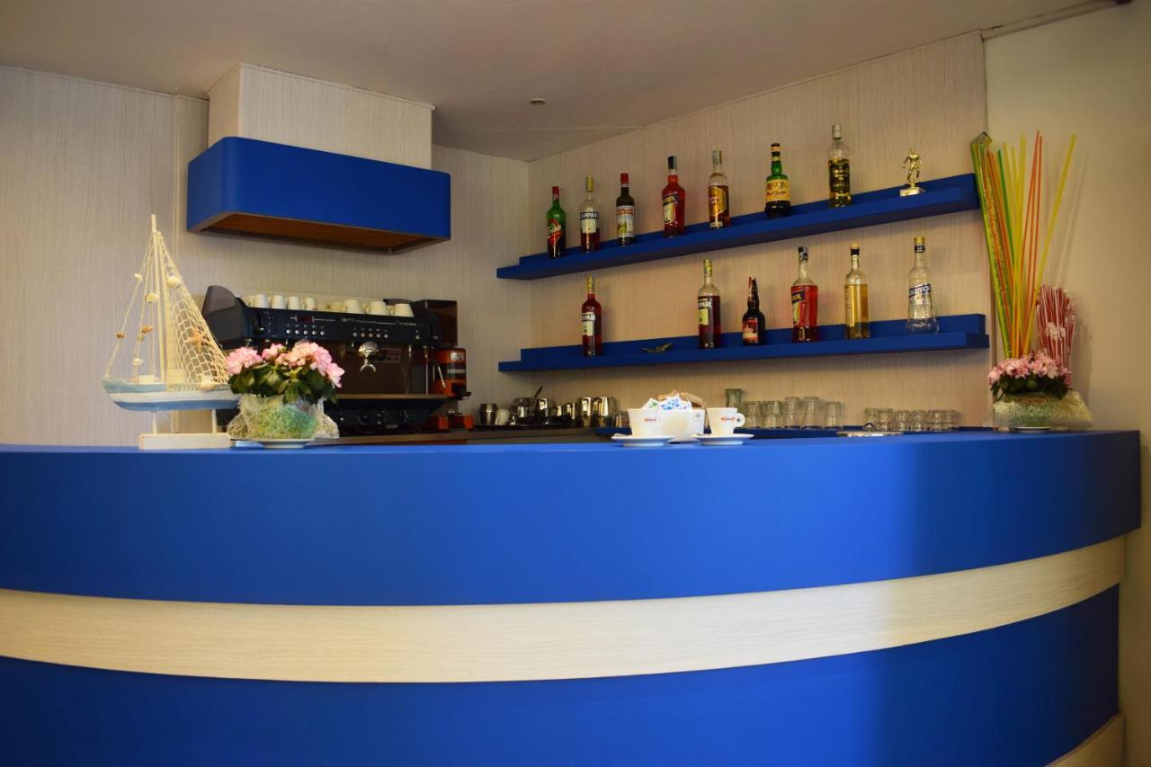 Hotel Arno Misano Adriatico Buitenkant foto