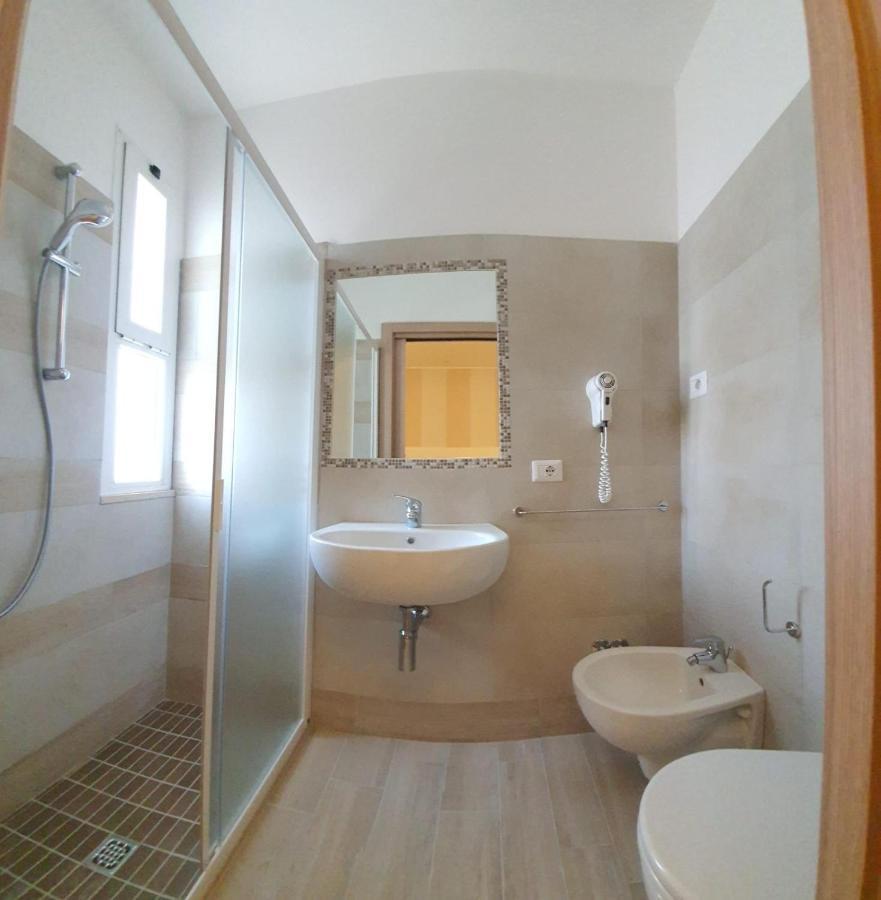 Hotel Arno Misano Adriatico Buitenkant foto